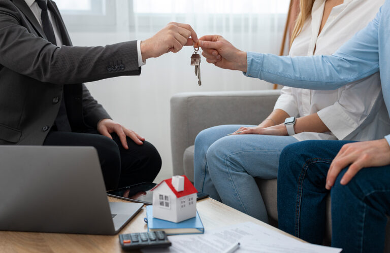 real-estate-agent-work-showing-house-doing-business 1